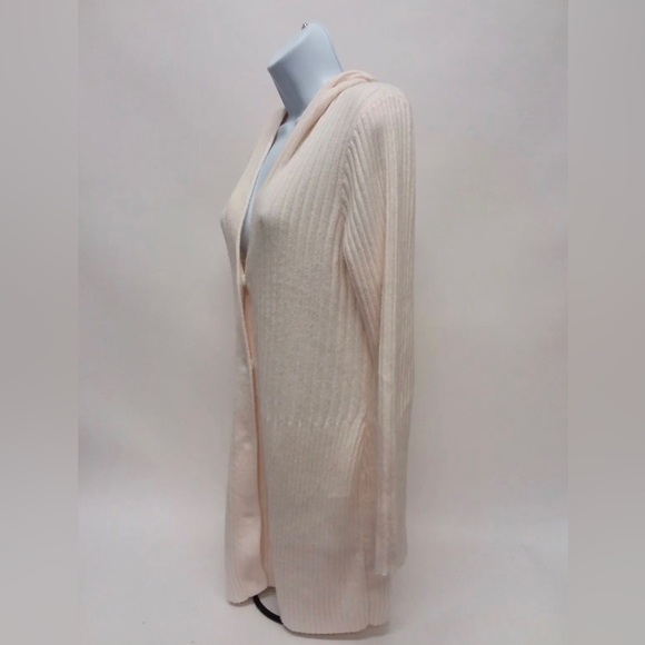 Women's Medium New York & Co. Long Sleeve Cream V-Neck Cardigan Sweater - Picture 2 of 7